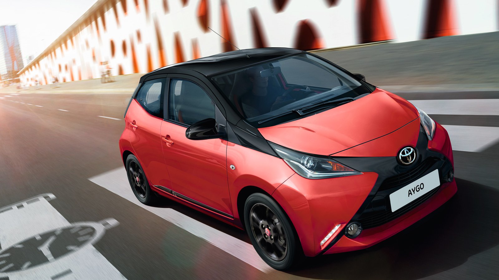 Toyota AYGO rood road